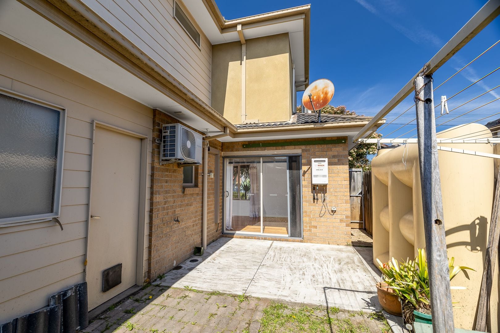 Stylish Two-Bedroom Townhouse in Convenient Reservoir Location