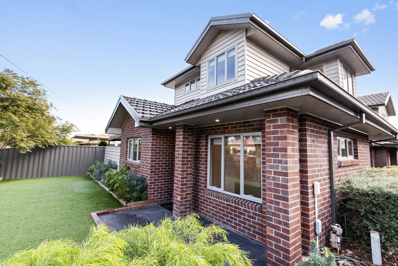 Luxury Living On Leamington!