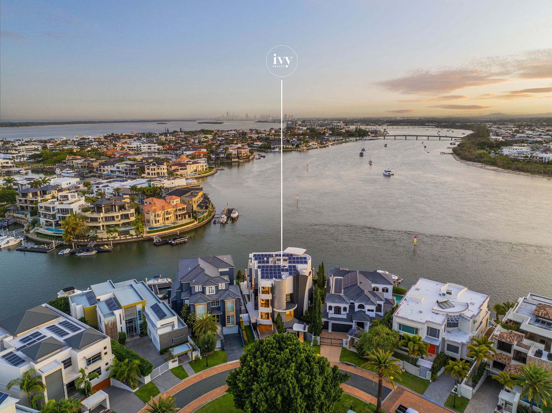 26 Hampton Court, Sovereign Islands - Thumbnail 2