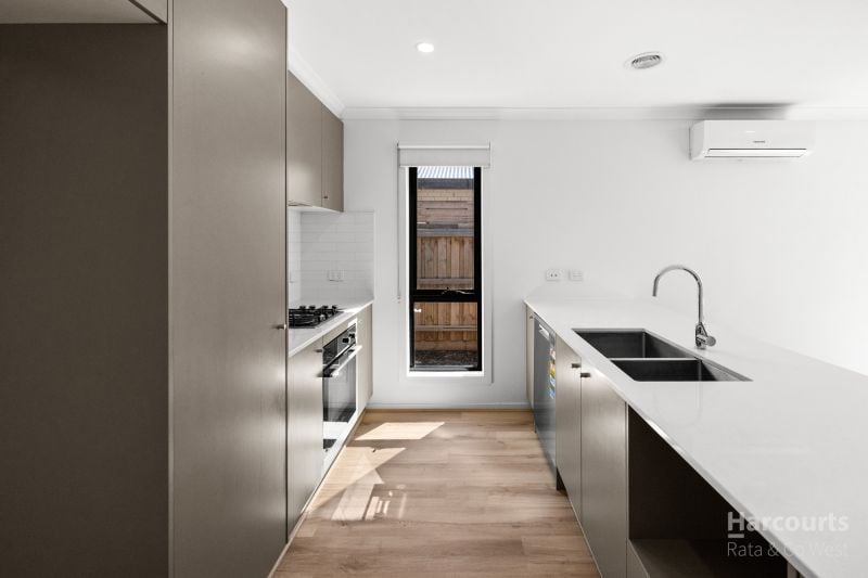 8 Isaacs Street, Deanside