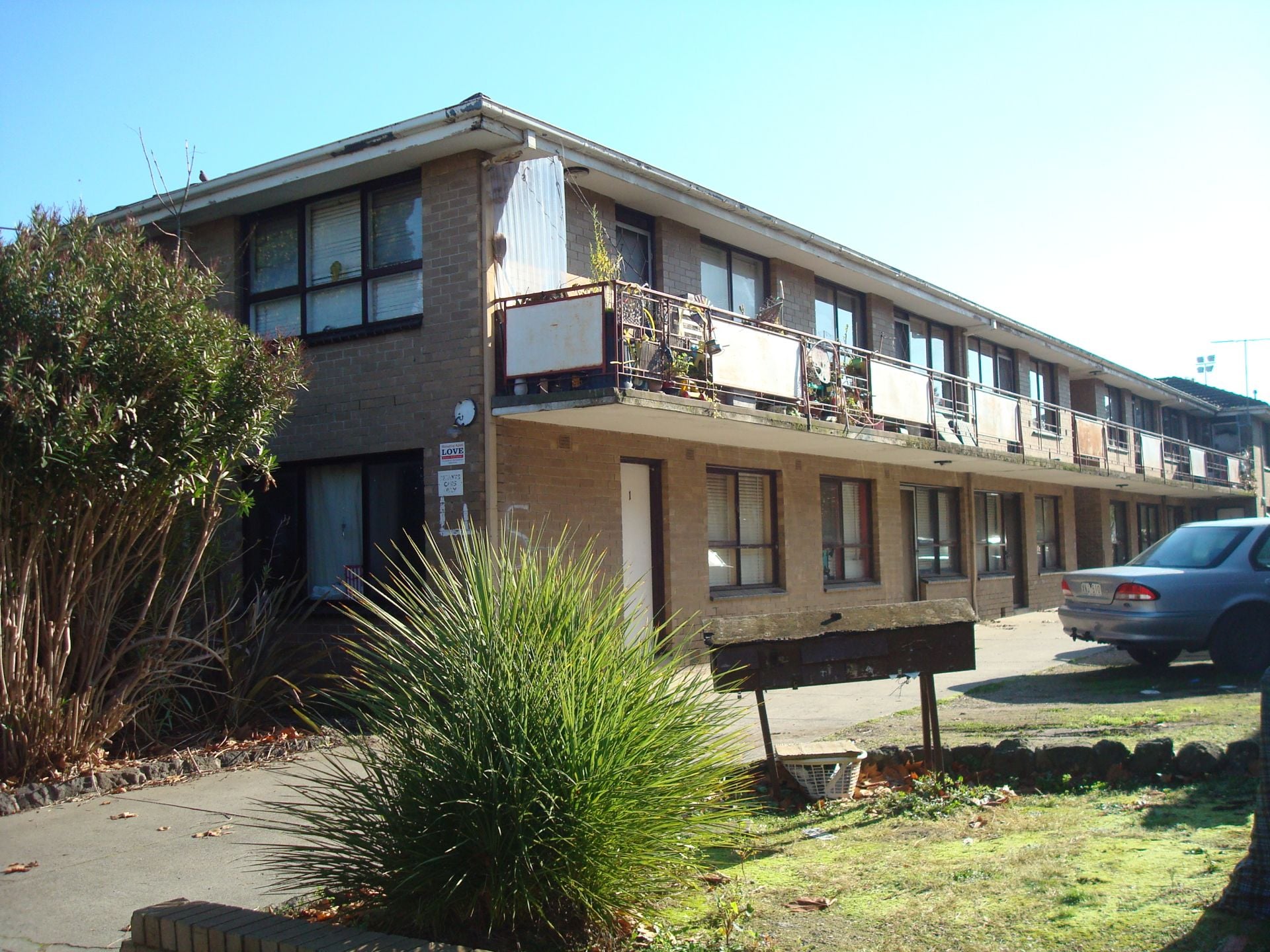 One Bedroom Top-Floor Apartment in Convenient Thornbury Location!