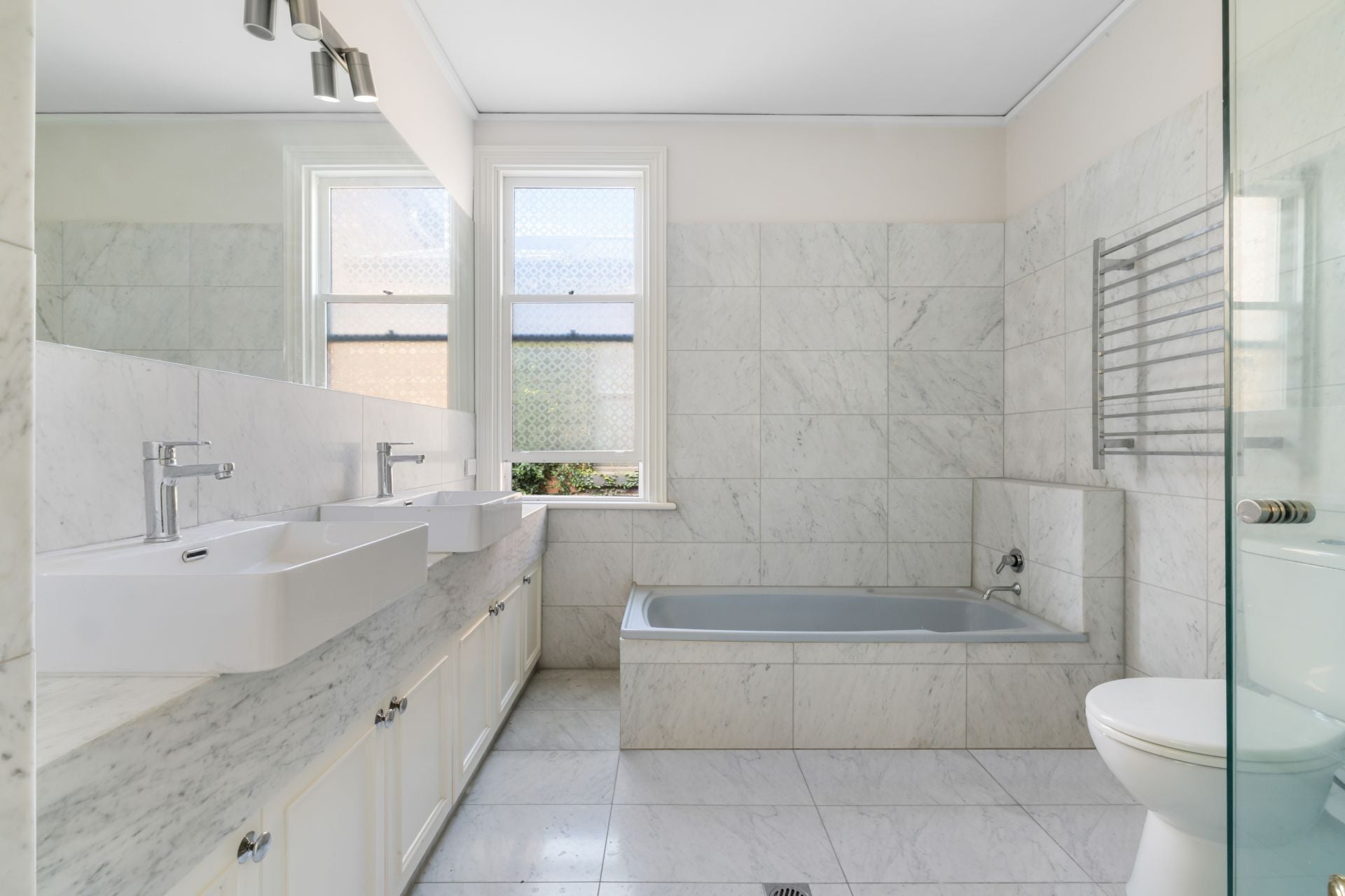 A Distinguished East Melbourne Residence of Enduring Elegance