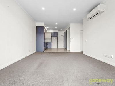 45/60 Flourish Loop, Atwell