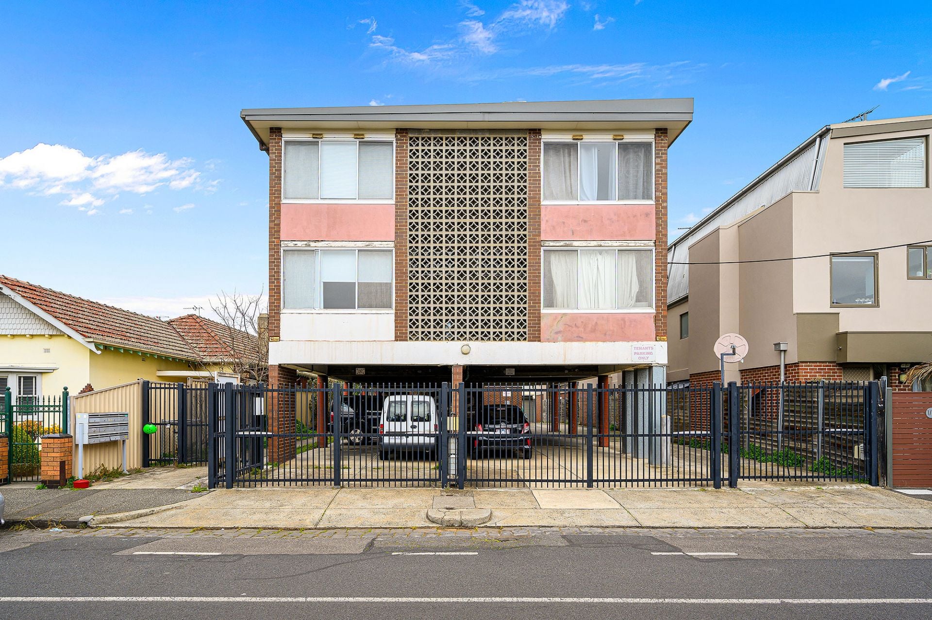 Prime Abbotsford Location – One-Bedroom Apartment with Great Potential