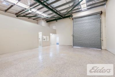 TIDY OFFICE/WAREHOUSE IN EAST BRISBANE WITH 6 CARS!