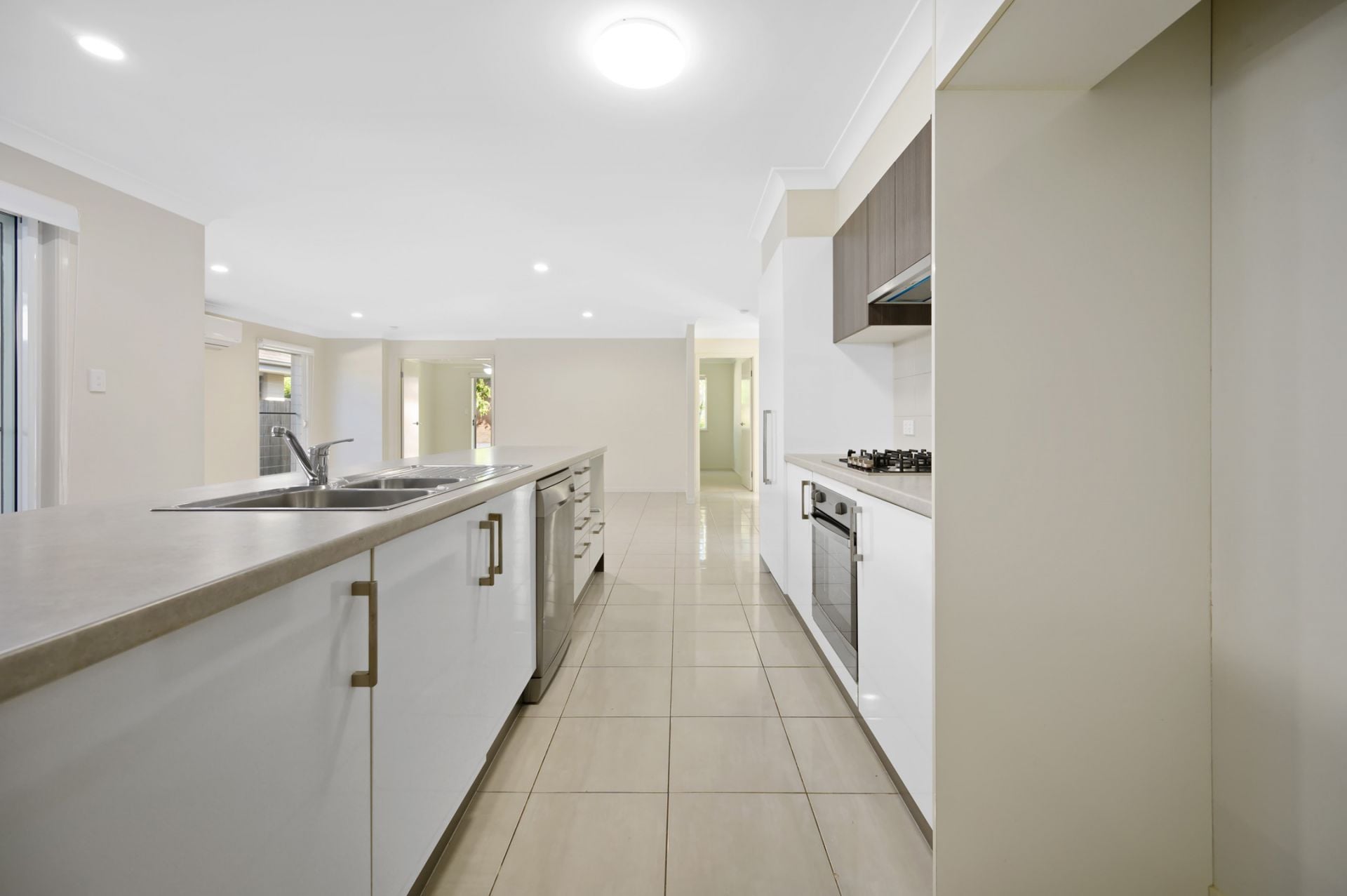 42 Azure Way, Hope Island QLD 4212, Hope Island - Thumbnail 5