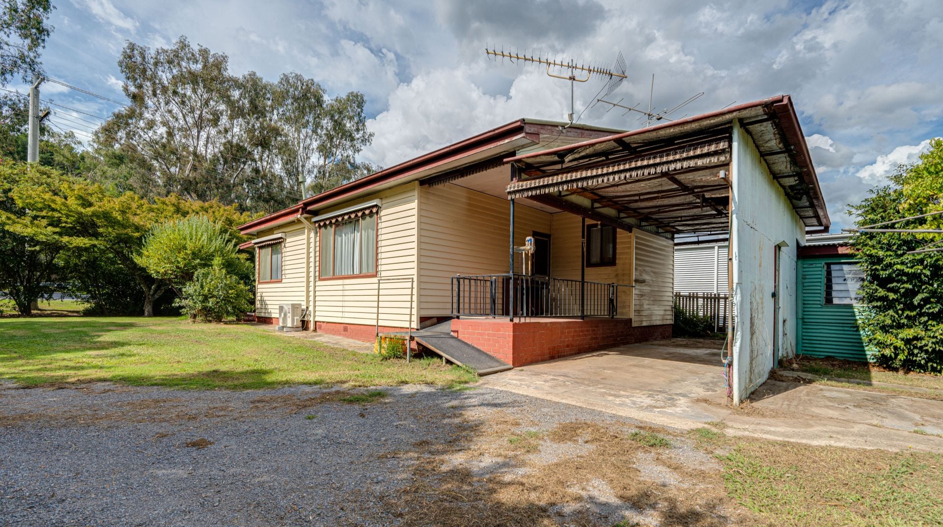 42 Great Alpine Road, MYRTLEFORD, Myrtleford - Thumbnail 2