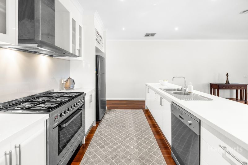 113 Oakview Parade, Caroline Springs