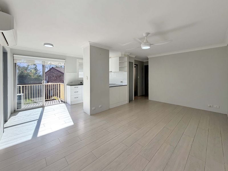 Renovated & Light-Filled Unit in an Ultra-Convenient Location