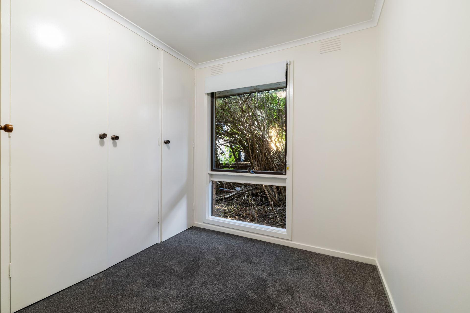 Light-Filled & Spacious 2-Bedroom Unit in Prime Rosanna Location!