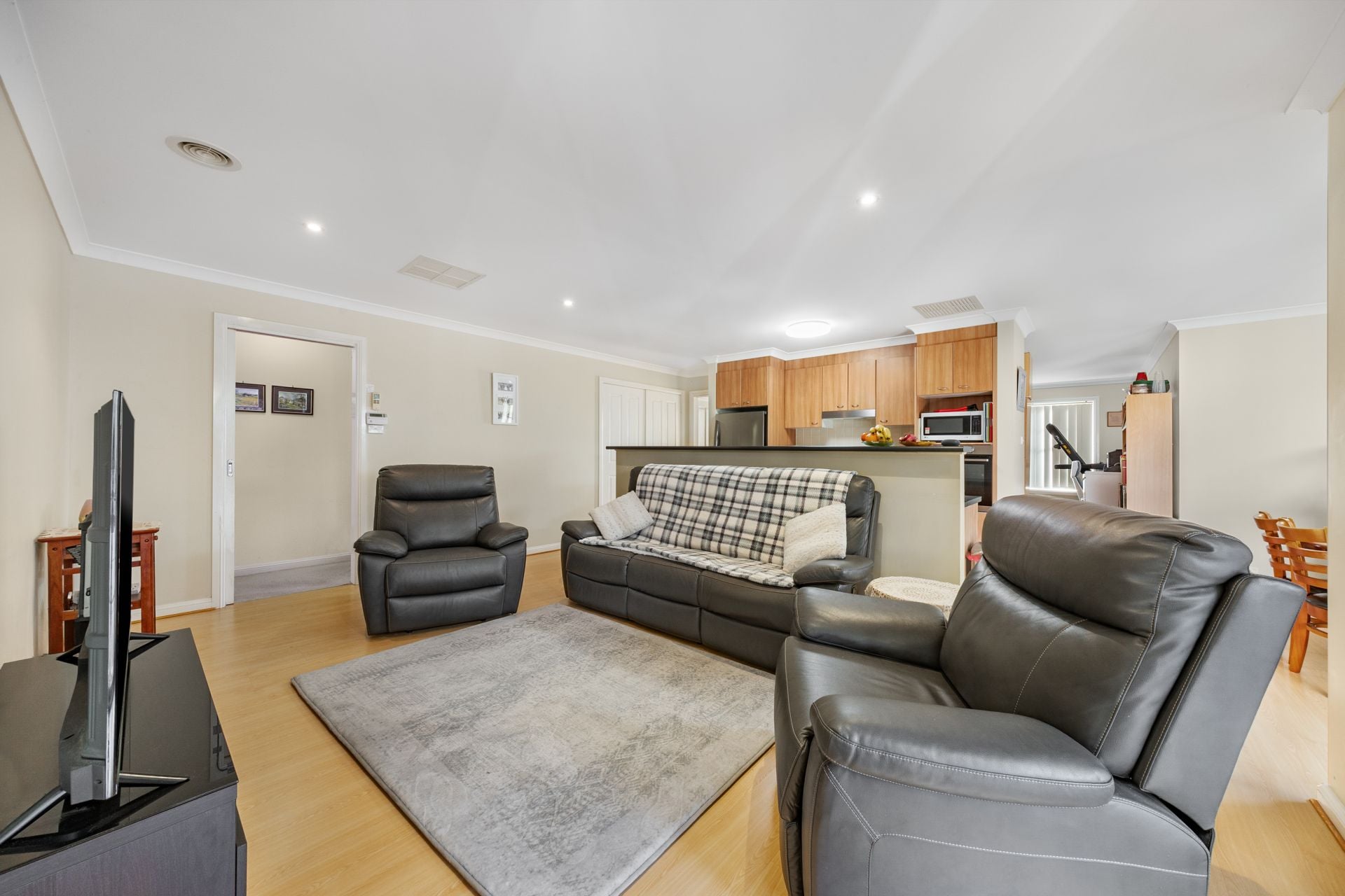 64 Stonehaven Circuit Queanbeyan East NSW, Queanbeyan East - Thumbnail 5