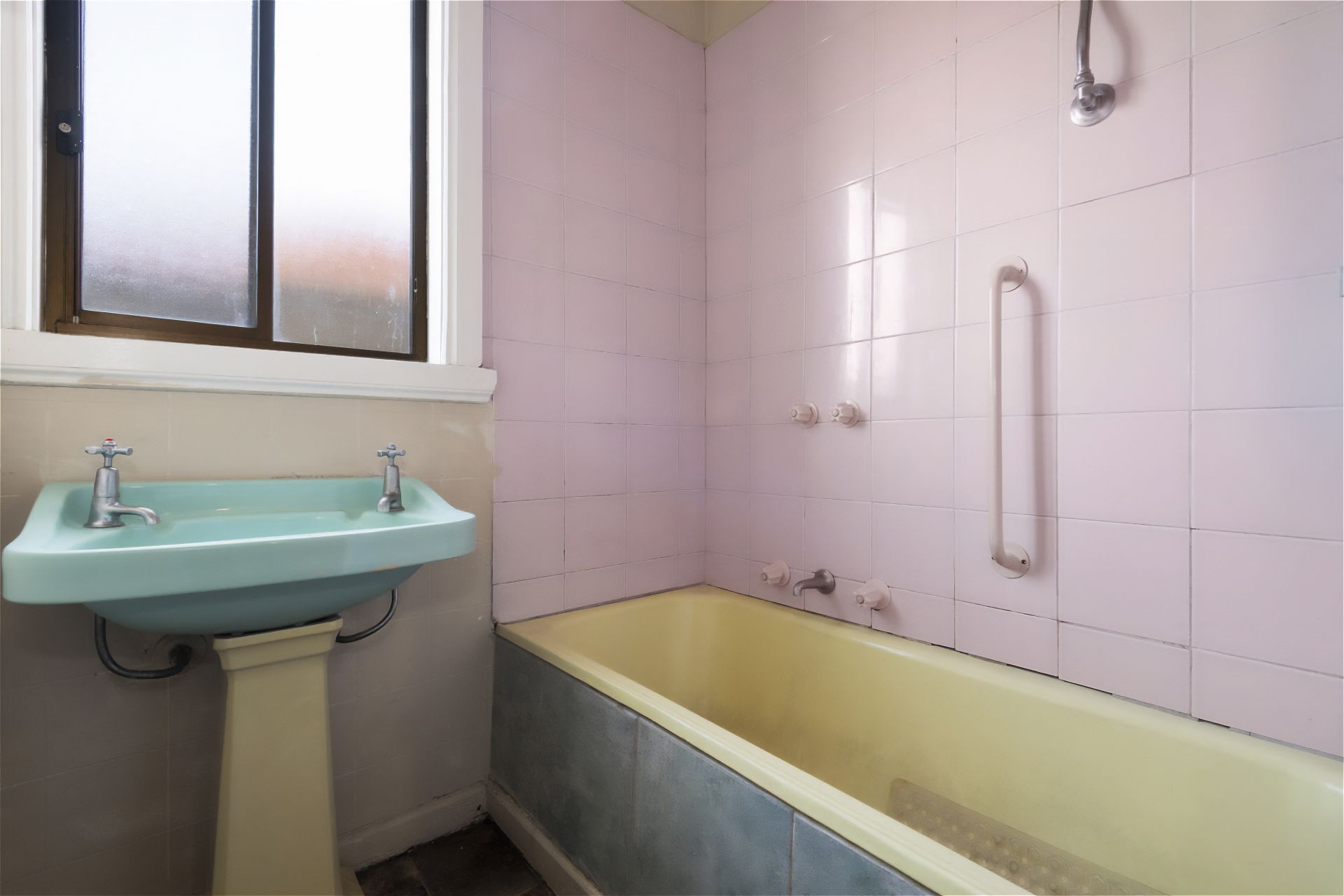 603m² Allotment with RGZ1 Zoning – Walk to Shops & Station!