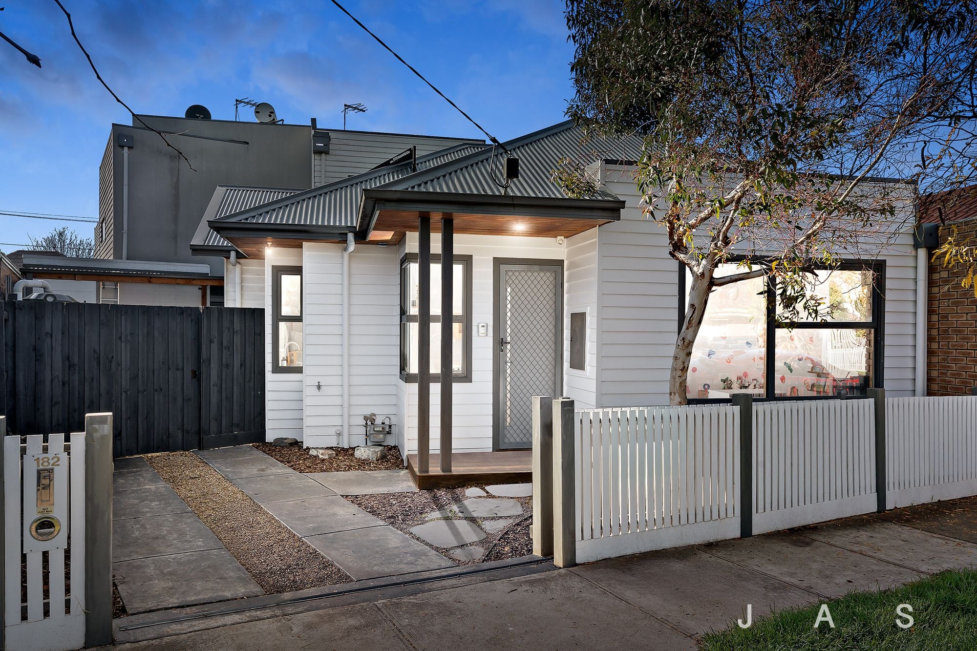 182 Pilgrim Street Seddon VIC, Seddon - Thumbnail 2