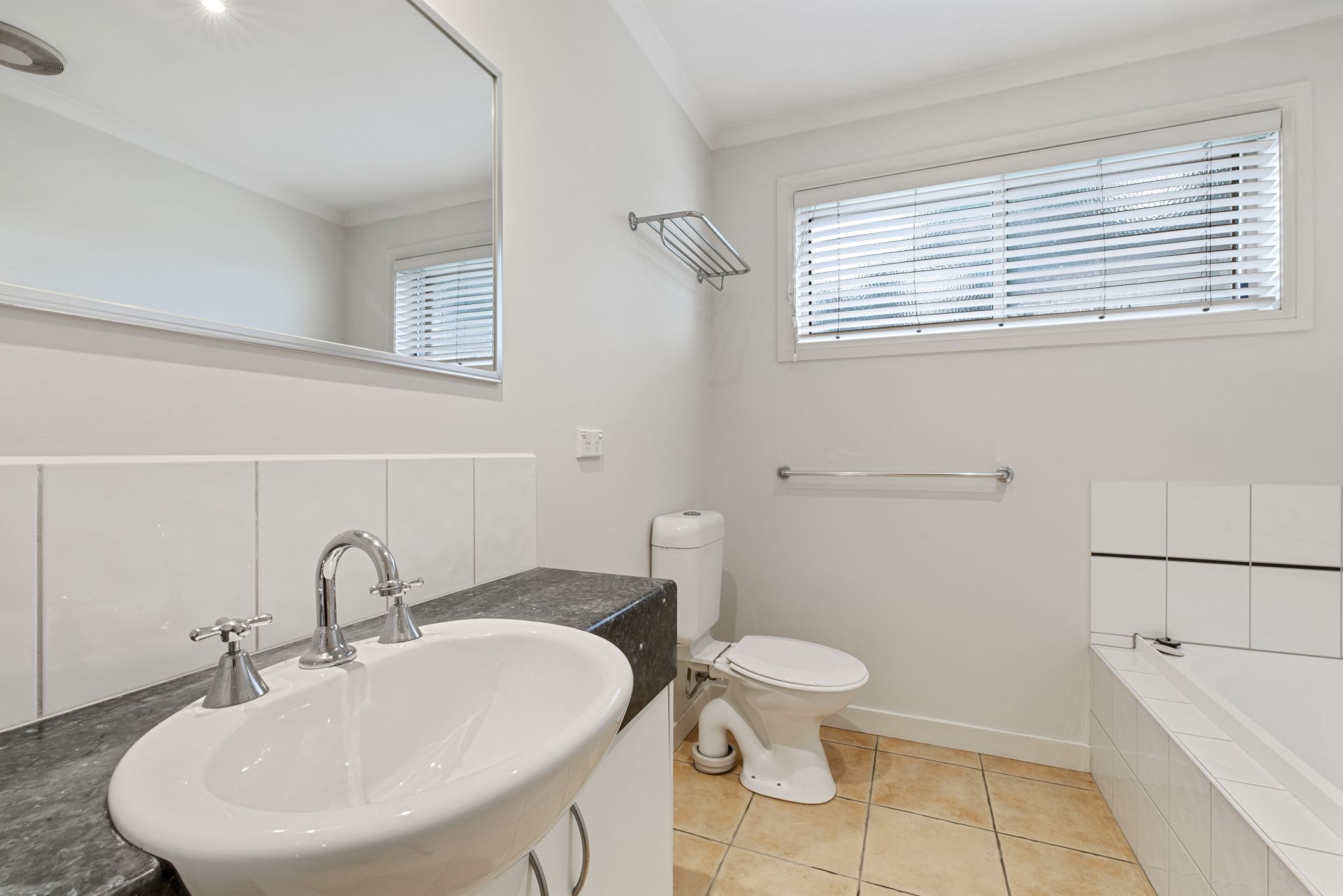 STYLISH 3 BEDROOM TOWNHOUSE