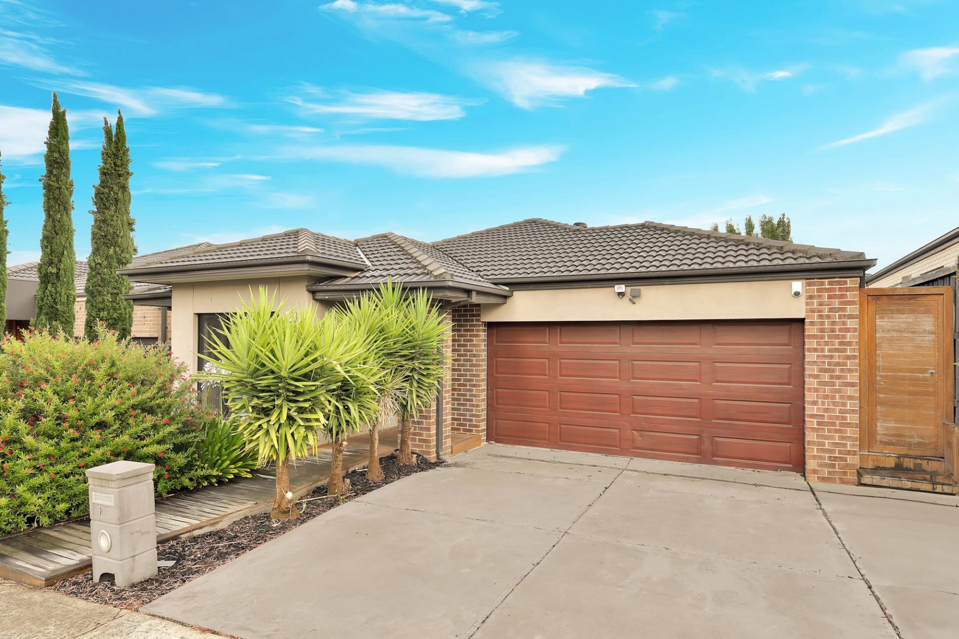 BEAUTIFULLY PRESENTED HOME!
