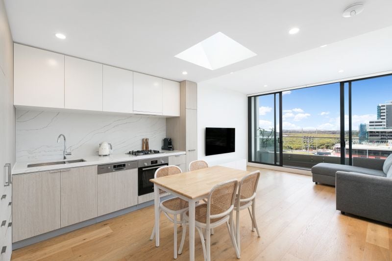 608/8 Foreshore Boulevard WOOLOOWARE 2230