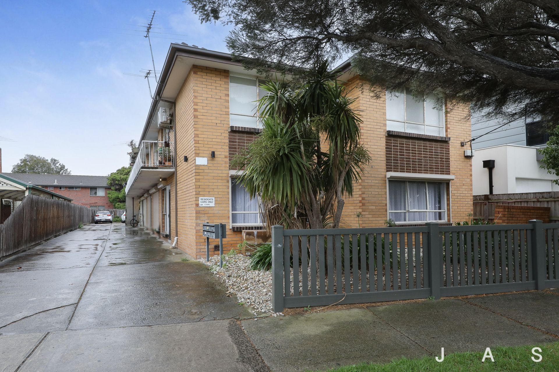 1/10 Hartley Avenue West Footscray VIC, West Footscray - Thumbnail 2