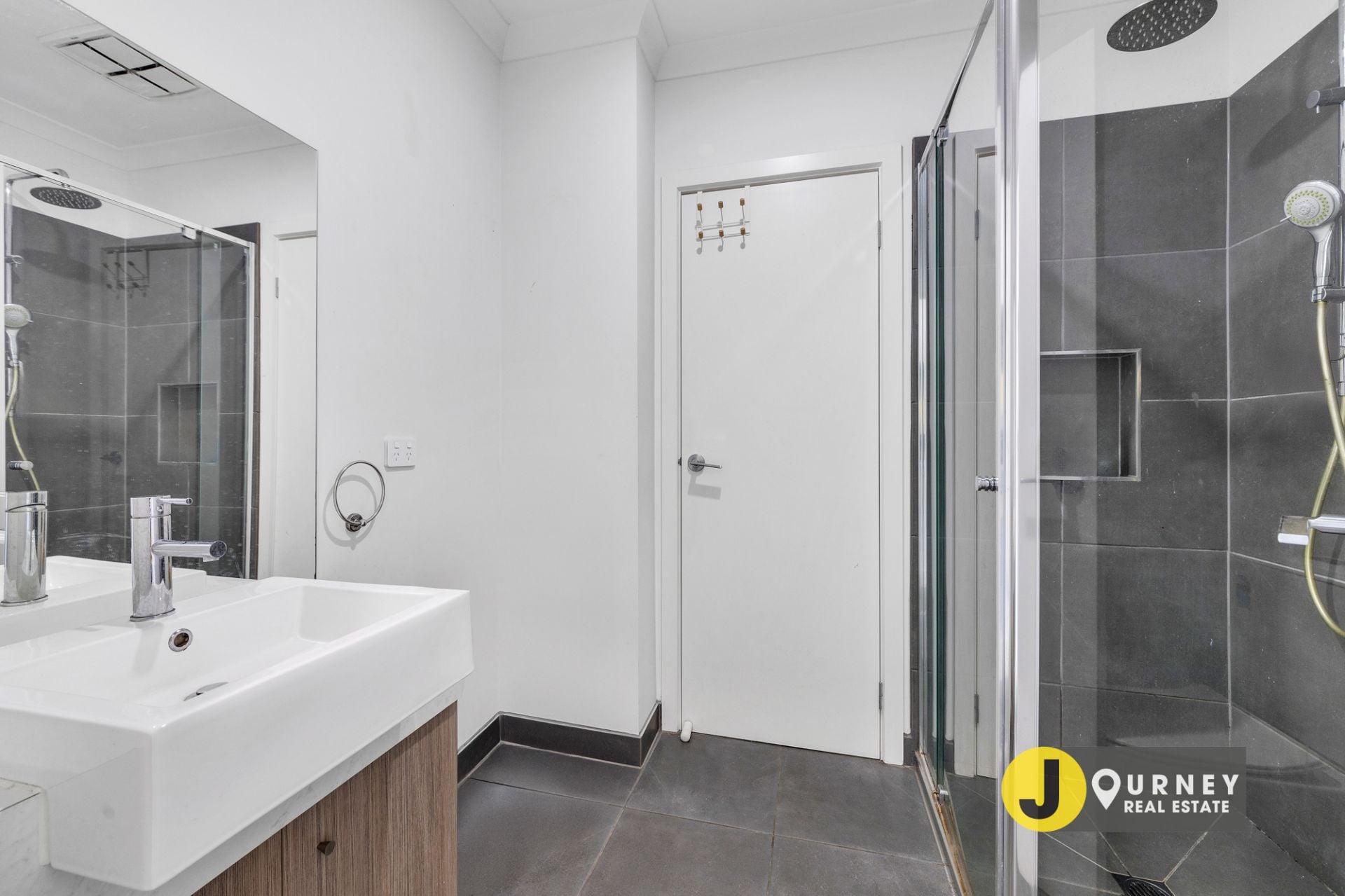 11 Spartan Avenue, Clyde North VIC, Clyde North - Thumbnail 5