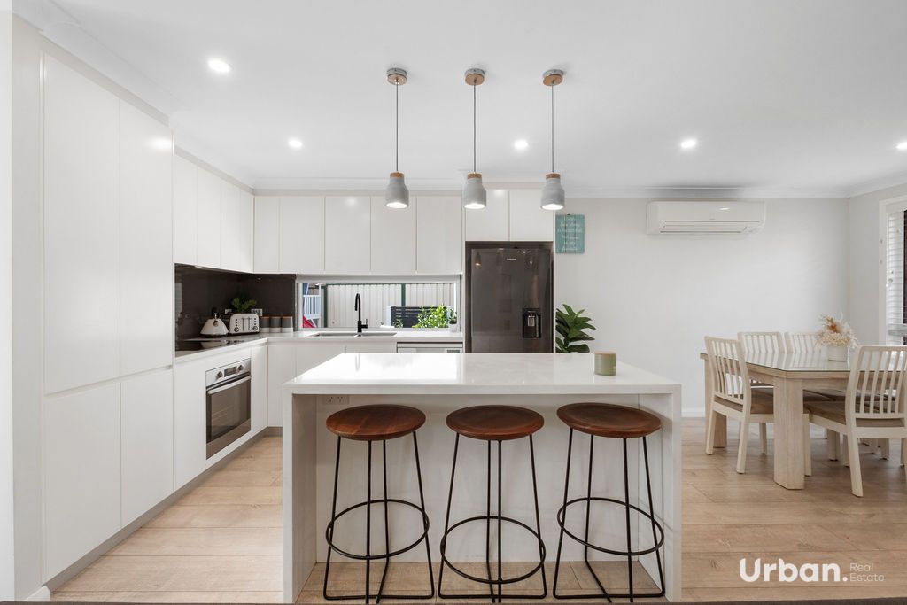 Mcgraths Hill 59 Andrew Thompson Drive