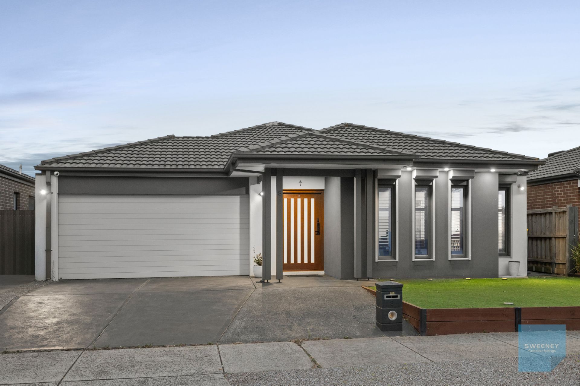 8 Annecy Boulevard, Fraser Rise - Thumbnail 2