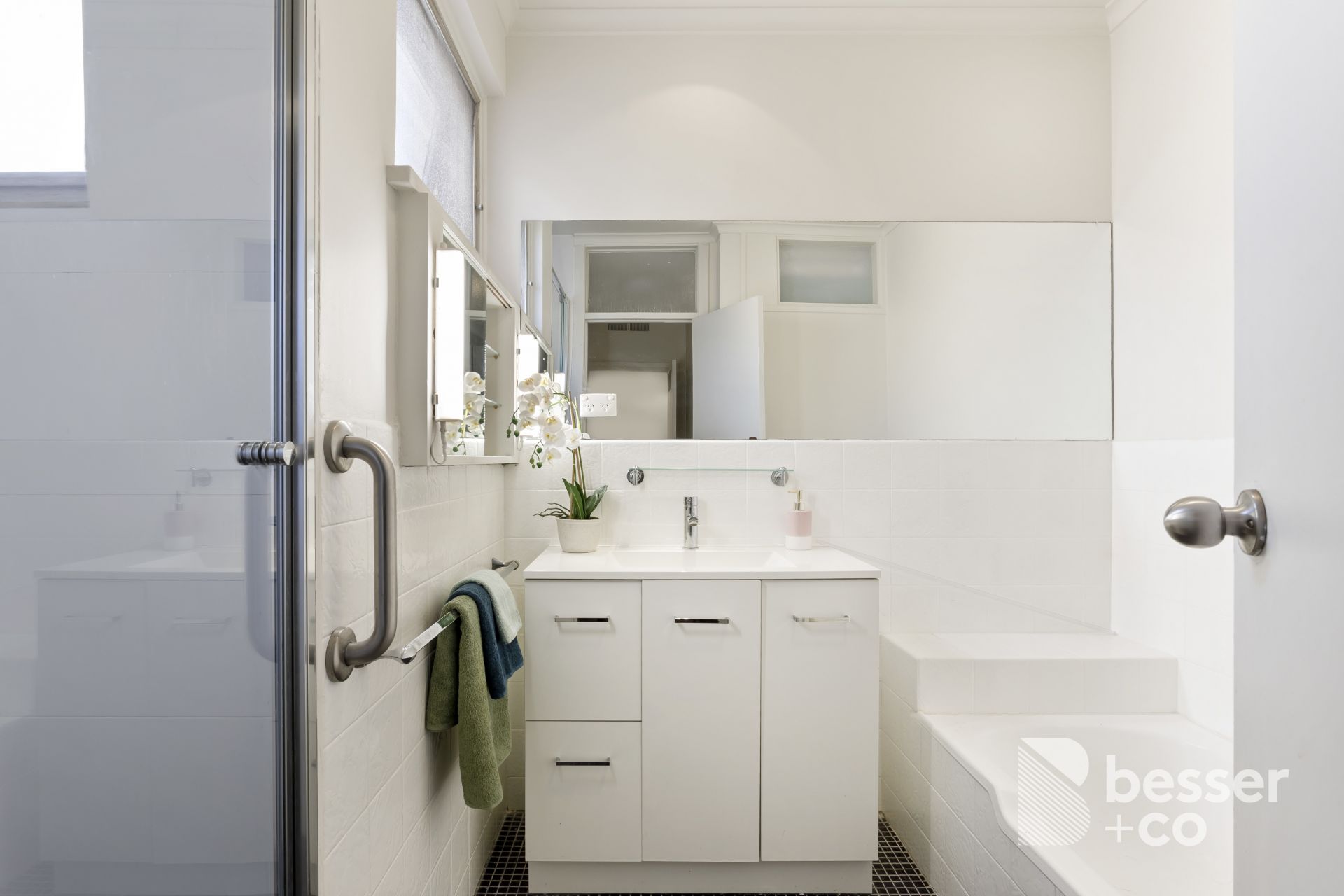 8/20 Kooyong Road, Caulfield North - Image 1