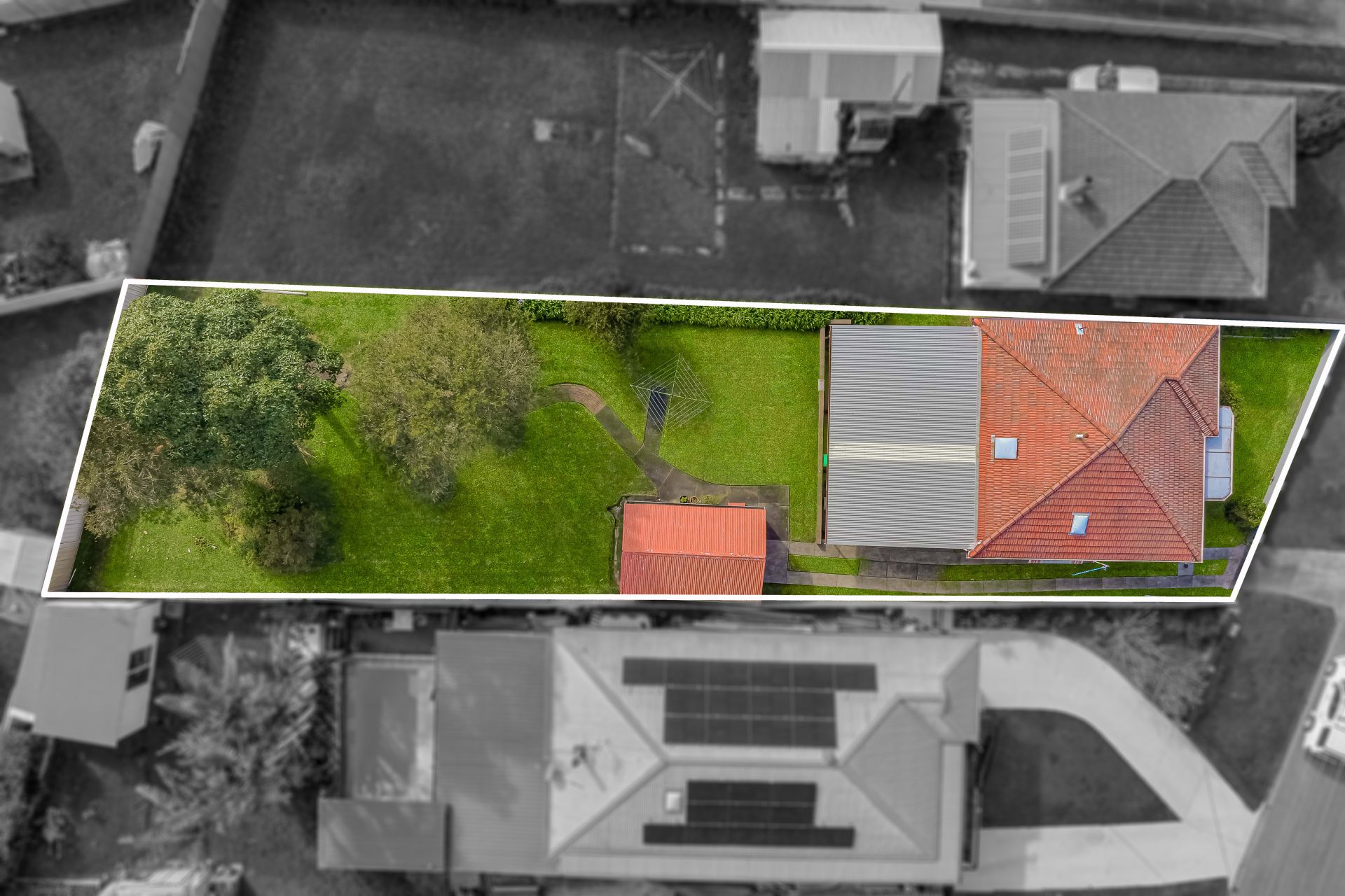 ELEVATED, LEAFY AND BELOVED FAMILY HOME ON LARGE R3 BLOCK IN CHARLESTOWN EAST, Leafy And Beloved Family Home On Large R - Thumbnail 3