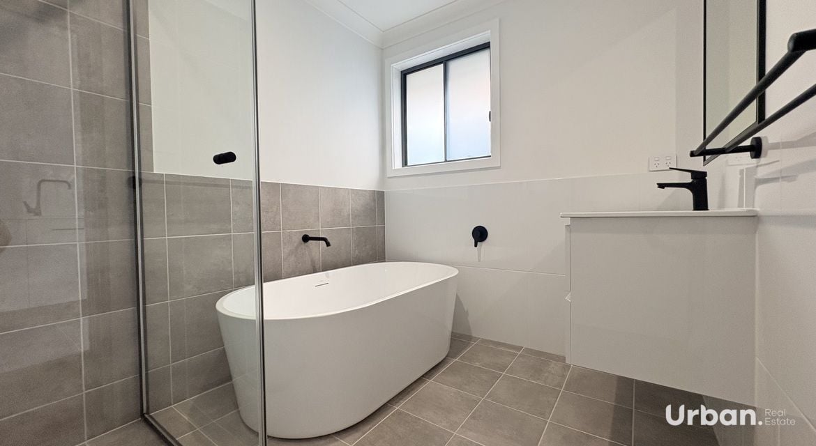 Lochinvar 10 Cahill Close