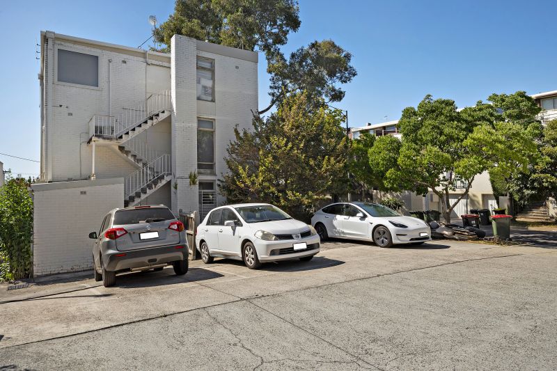 6/4 Witchwood Close, South Yarra