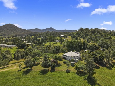 ORIGINAL 1909 FARMHOUSE IN PEACEFUL RURAL SURROUNDS