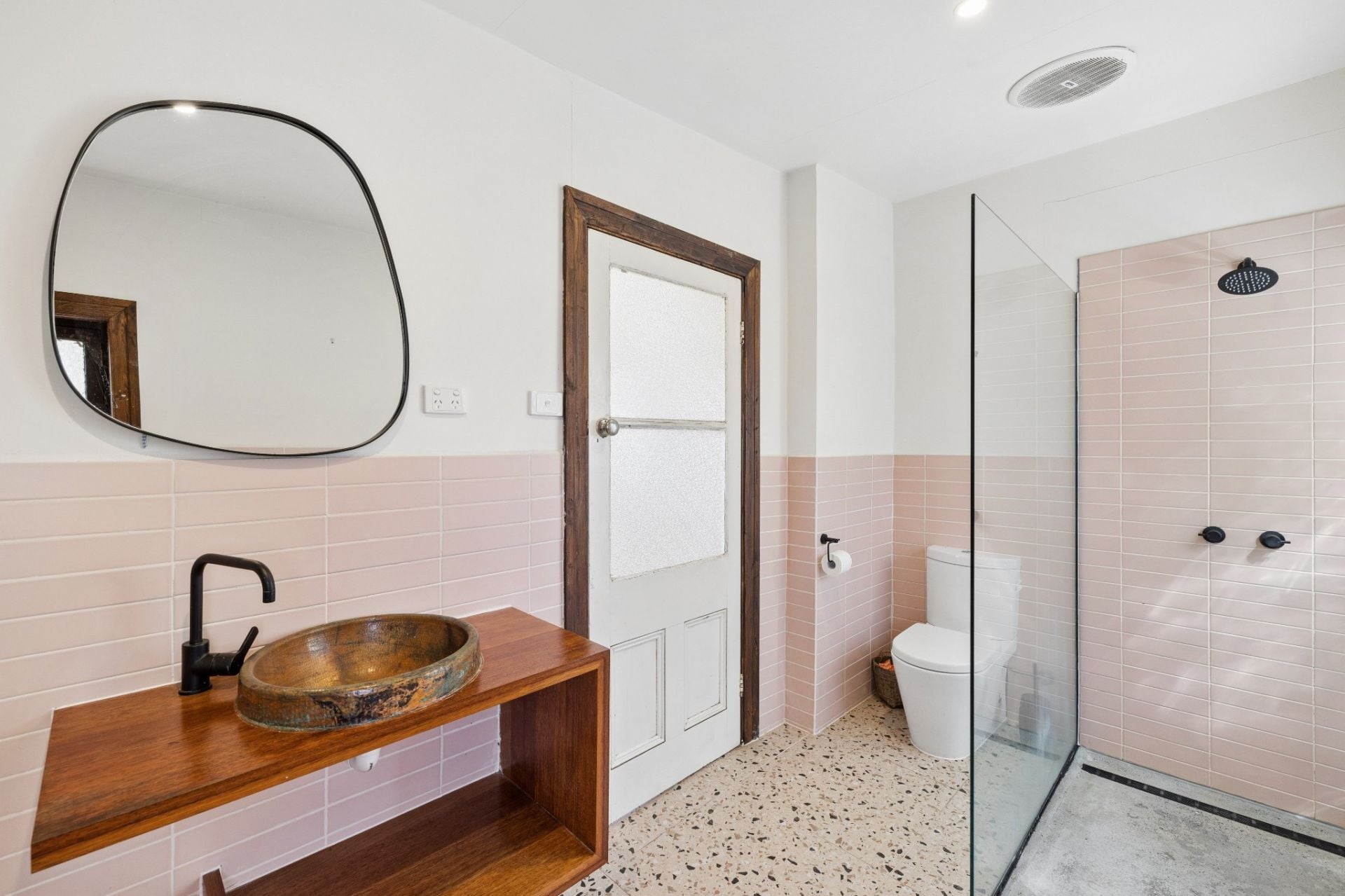 Classic Charm And Garden Space Near Regent Station