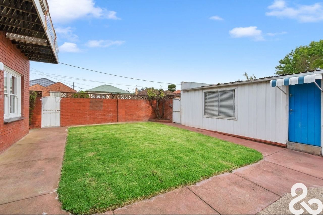 Original Gem with Separate Studio or Office space!