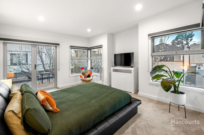 7 Waterview Walk, Caroline Springs