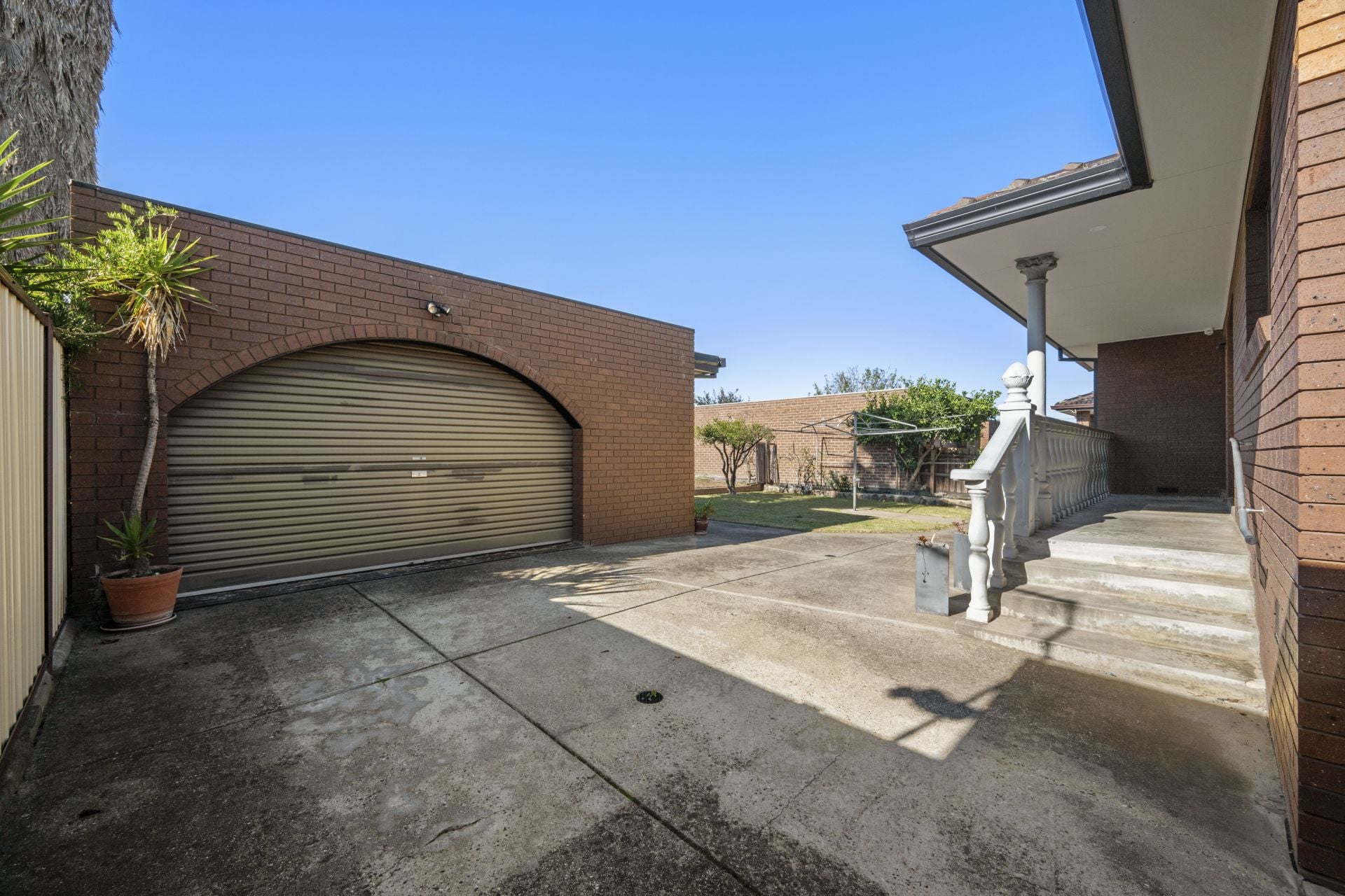Quality Elevated Solid Home – Close To Everything
