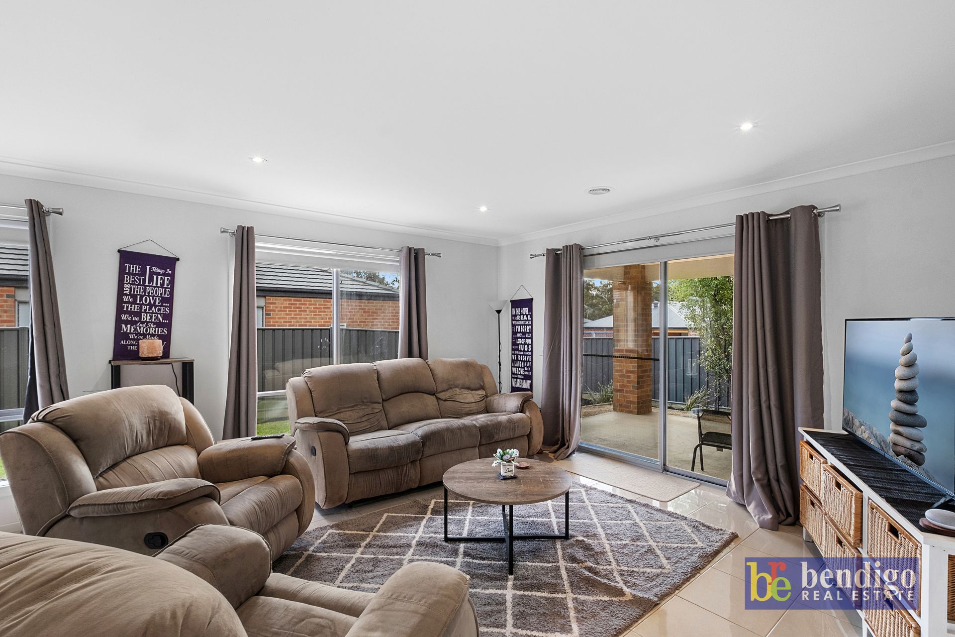 27 Saltbush Street Jackass Flat VIC, Flat - Thumbnail 2