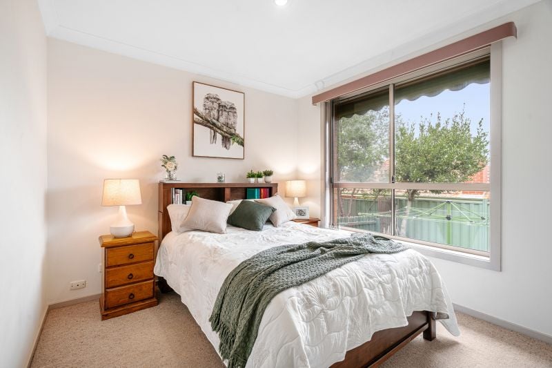 4 Silvertop Court, Mill Park