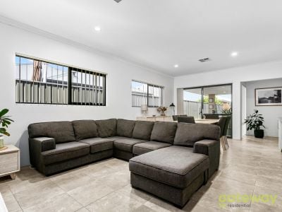 68 Mornington Crescent, Wandi