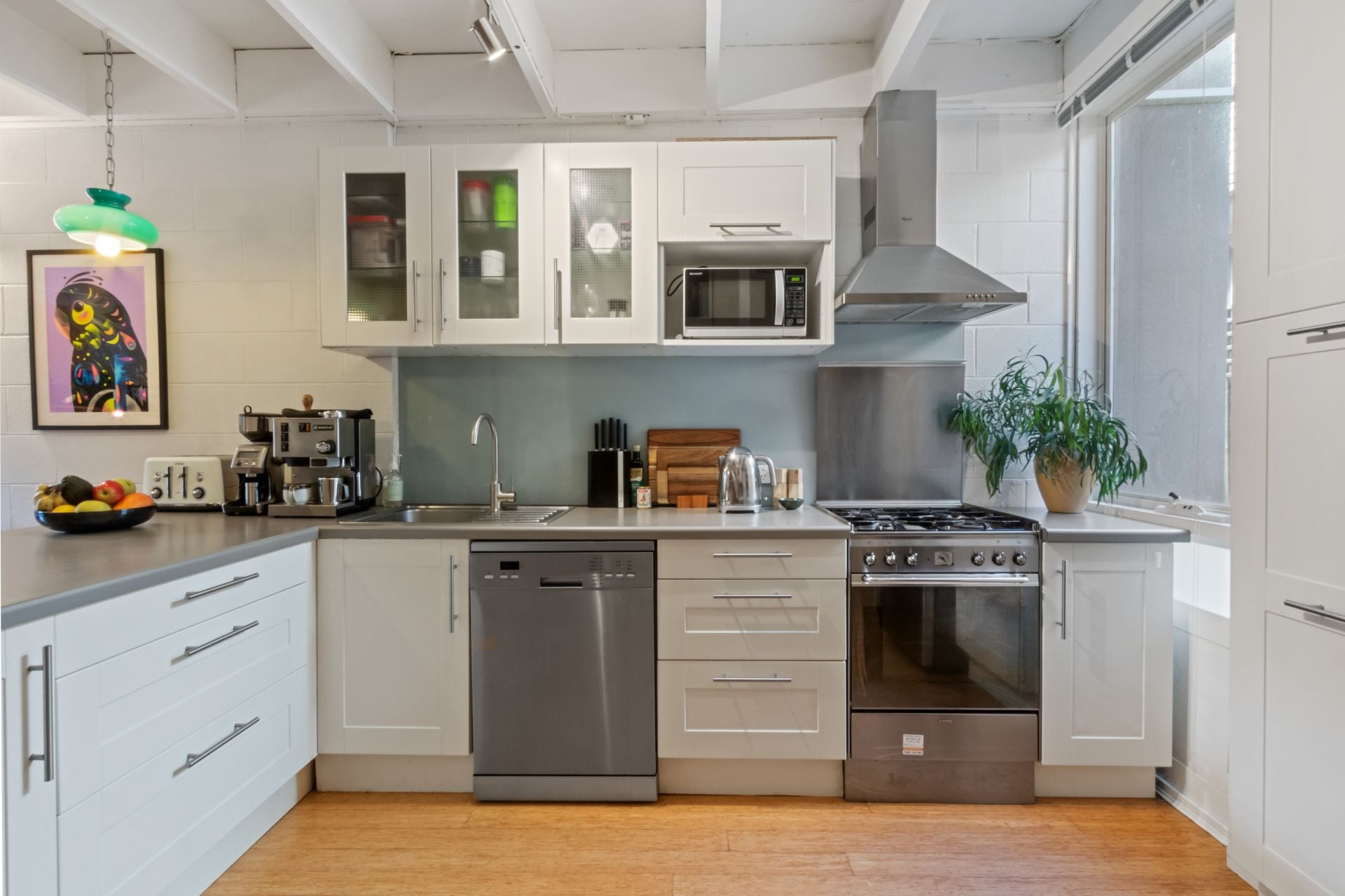 Charming 2 Bedroom, Townhouse!