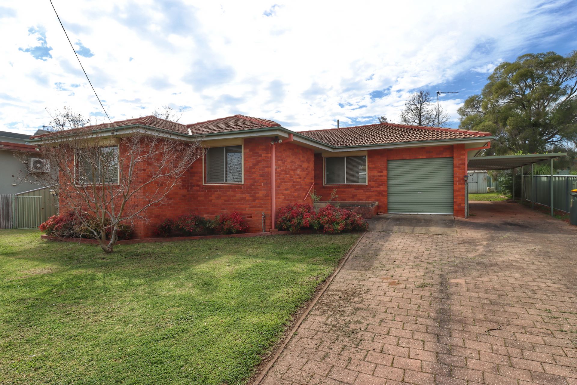 19 Newcombe Street, COWRA, Cowra - Thumbnail 2