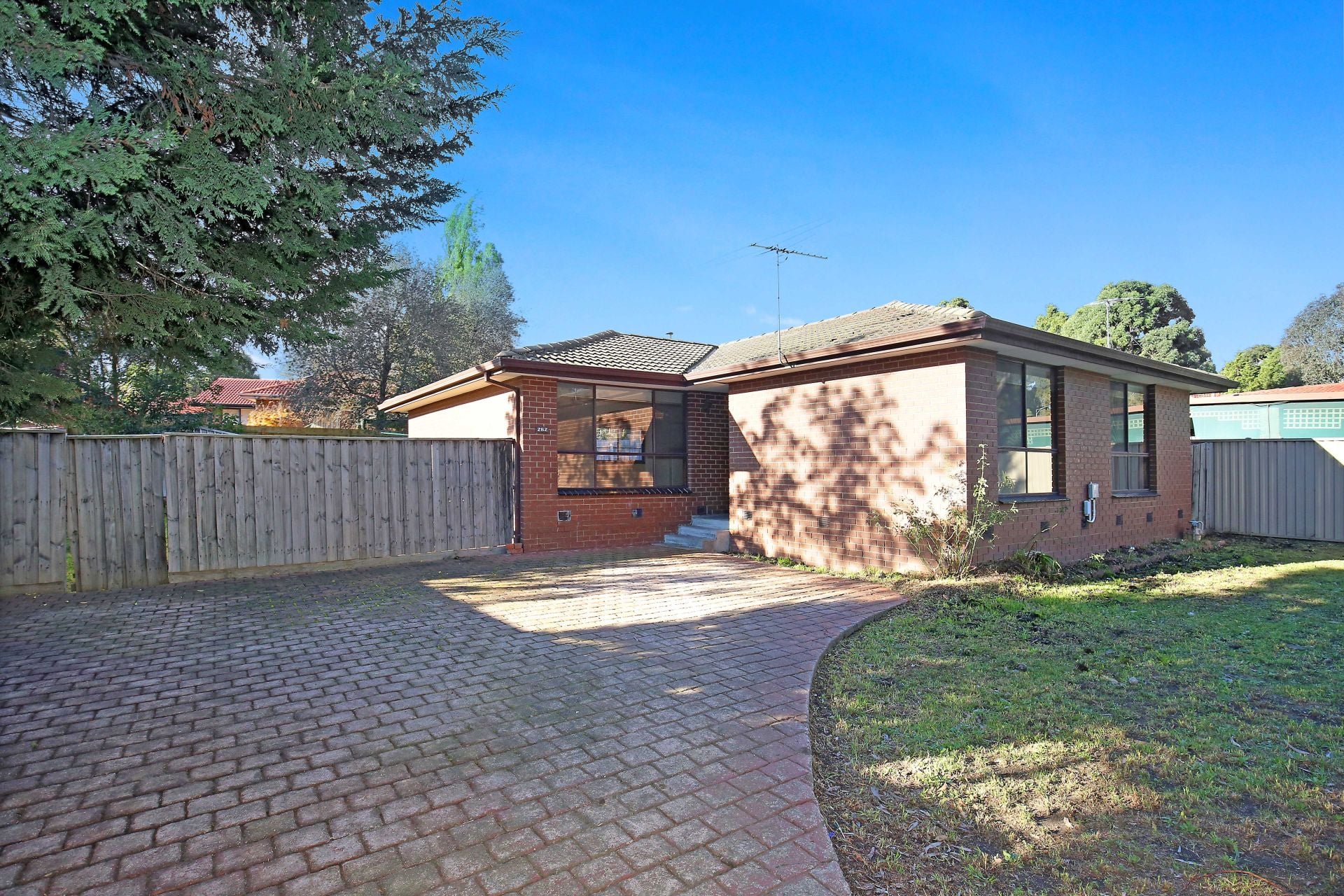 AFFORDABLE HOME WITH MODERN KITCHEN!