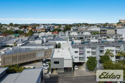 WHOLE BUILDING OPPORTUNITY WITH 10+ CAR PARKS
