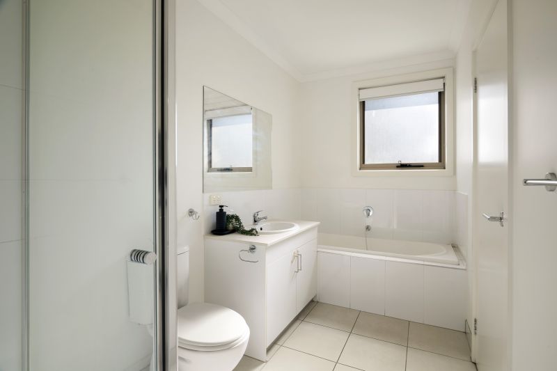 2/4 Ryrie Grove, Wollert