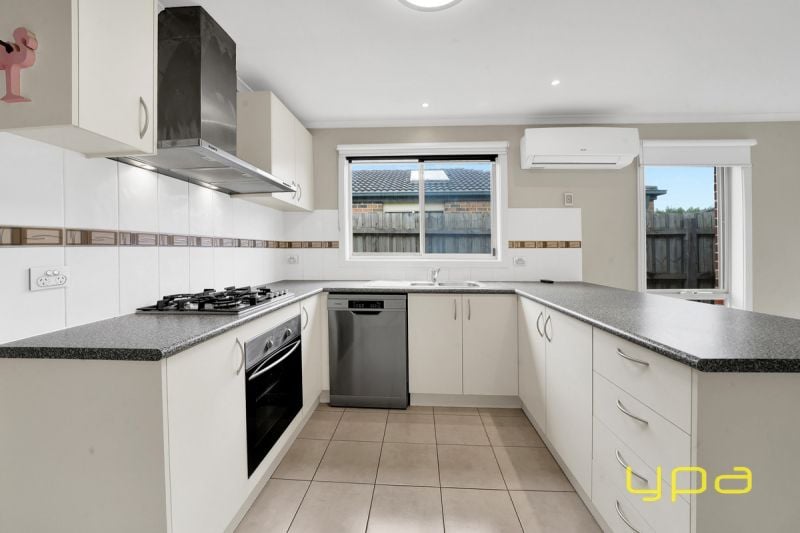 1/107-109 Breens Road Cranbourne West VIC, Cranbourne West - Thumbnail 2