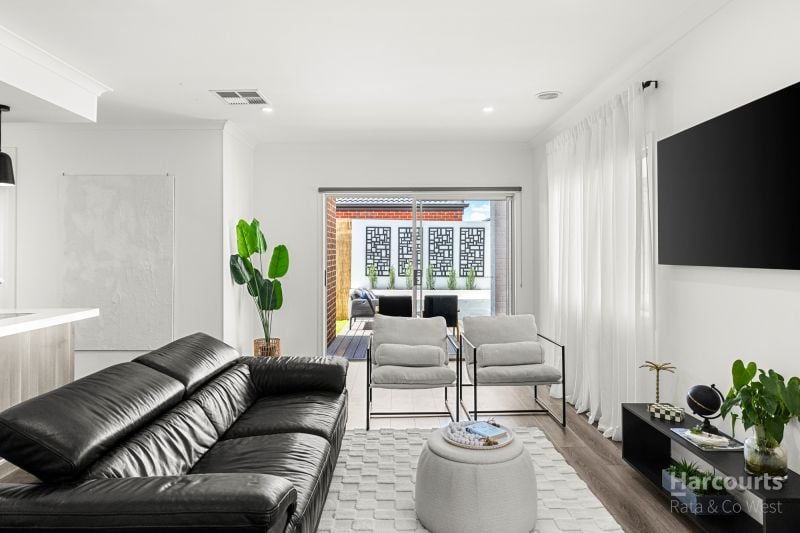 16 Dollarbird Drive, Deanside