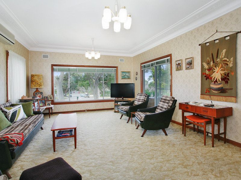 57 Saunders Bay Road, CARINGBAH SOUTH, Caringbah South - Thumbnail 2