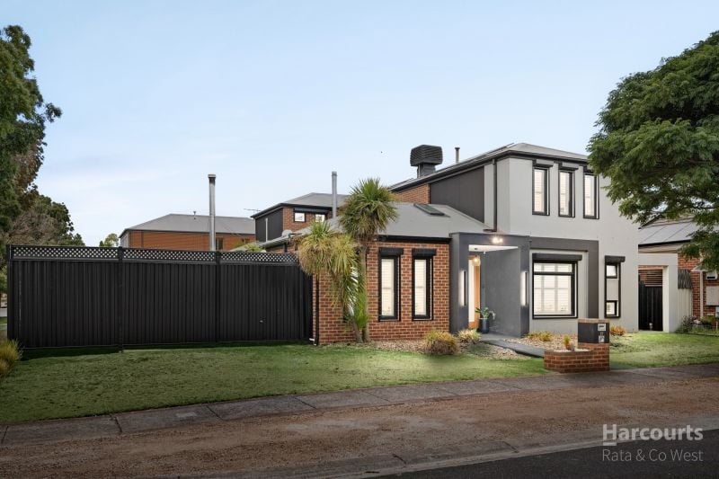 27 Great Barr Crescent, Caroline Springs