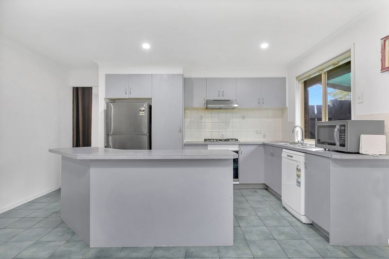 16 Sommeville Drive, Roxburgh Park