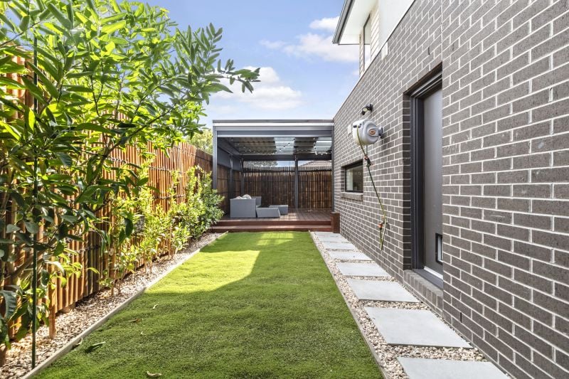 2/15 Travers Street, Thomastown