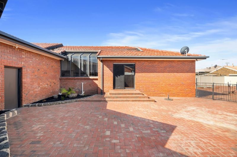 2 Turella Court, Lalor