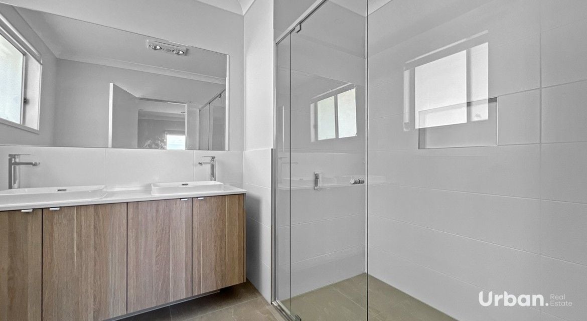 Austral 44 Filly Road