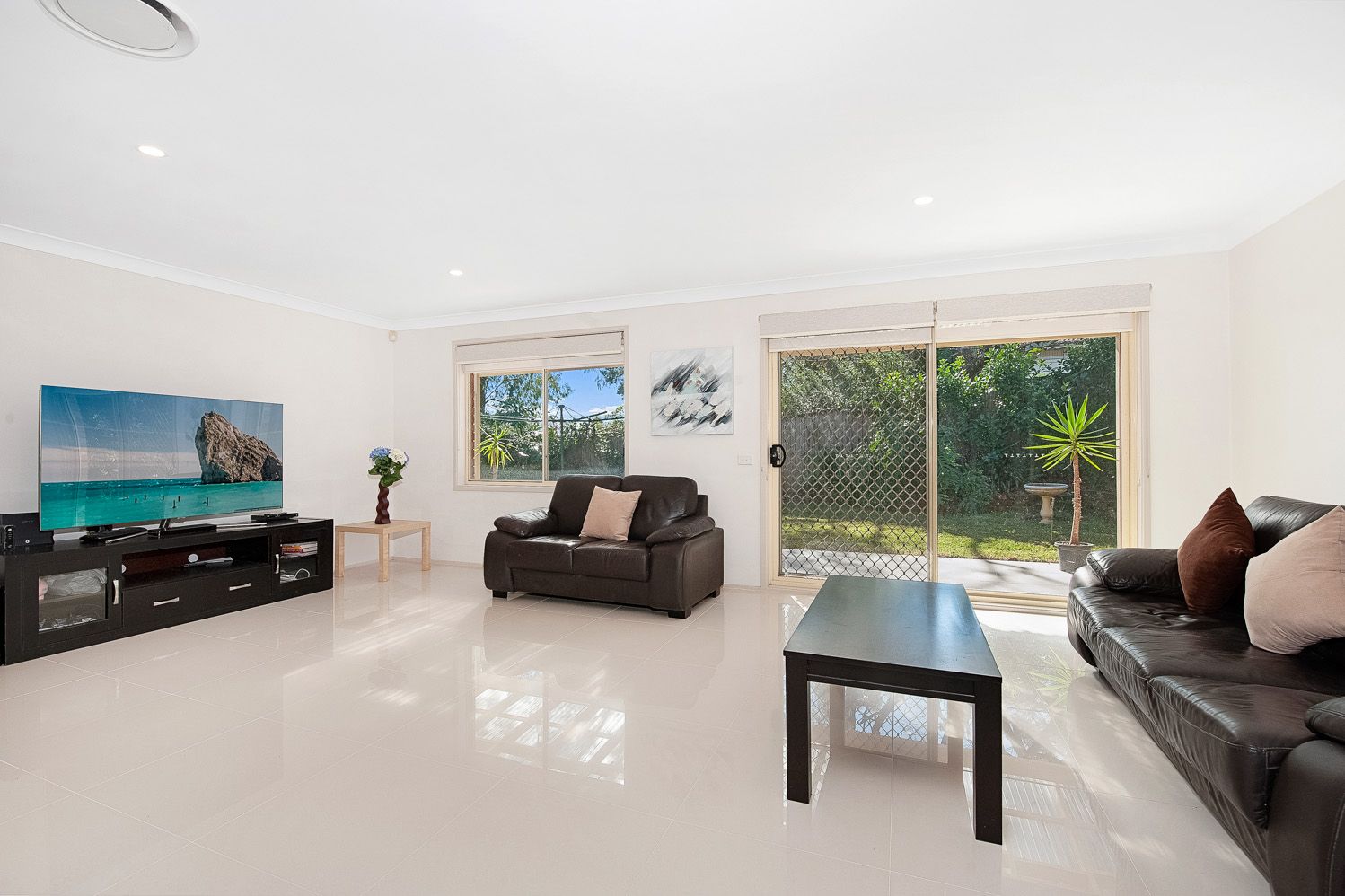 8 Hillsborough Court, Cherrybrook, Cherrybrook - Thumbnail 4